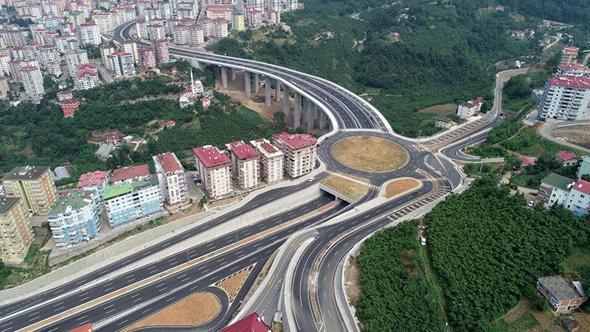 Dağlar deliniyor sahil yolu nefes alıyor; 54 kilometrelik güzergaha 3 şeritli yol