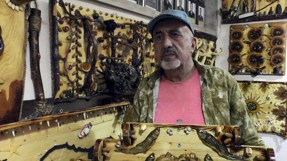 35 yıldır topladığı atıkları sanat eserine dönüştürüyor