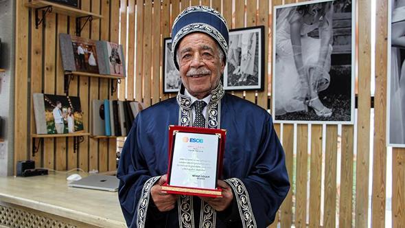 63 yıllık fotoğrafçı, Adana’da yılın ahisi seçildi