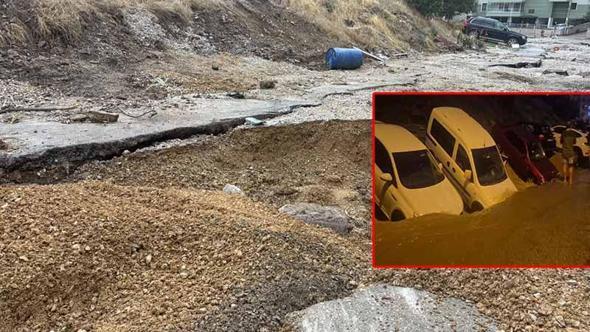 Ankara'da selde çöken yolda 20 araç hasar gördü