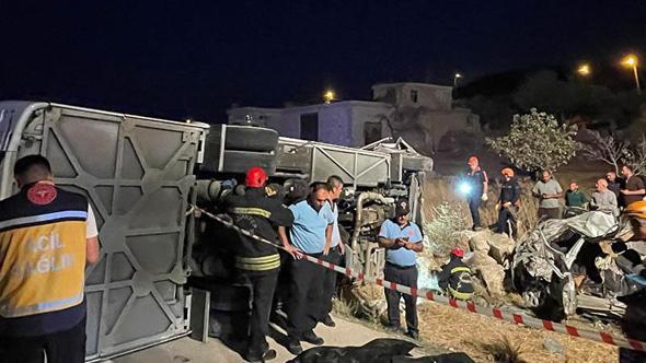 Gaziantep’te yolcu otobüsü ile otomobil çarpıştı; 7 ölü,13 yaralı
