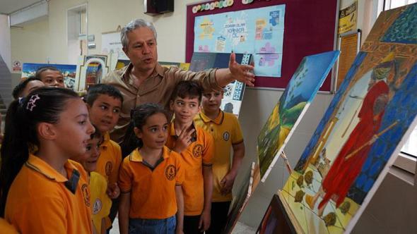 Öğrencilerine ilham veren 'ressam müdür'