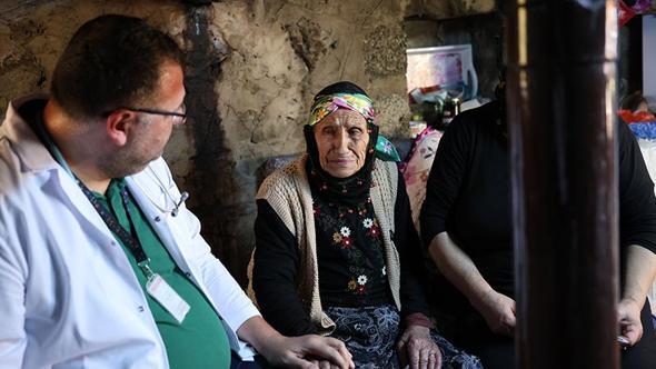 109 yaşındaki Sabriye Gündoğdu’ya yayla evinde muayene