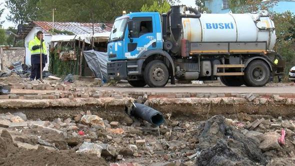Bursa Mudanya'da sağanakta su basan evlerde temizlik ve hasar tespit çalışmaları sürüyor