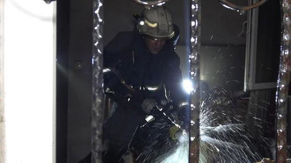 Kayıp gencin evinde yangın çıktı; komşular müdahale etti