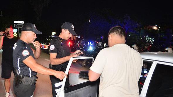 Adana'da dron destekli 'Huzur ve Güven' denetimi; aranması olan 66 kişi yakalandı