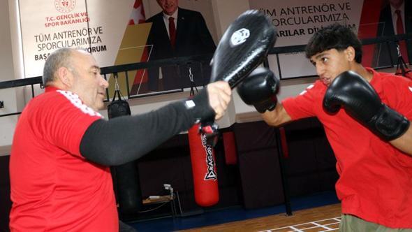 Ağabeyinin tavsiyesiyle kick boksa başlayan Furkan’ın hedefi dünya şampiyonluğu