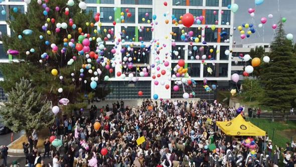 Lösemiyi yenen Hasan için gökyüzüne balon bırakıldı