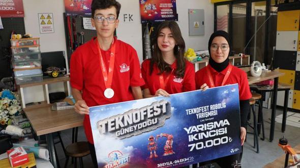 3D yazıcı ile geliştirdikleri robot projesiyle TEKNOFEST’te ikinci oldular