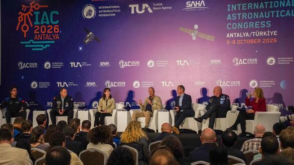 Astronotlar, uzay yolculuğunun risklerini anlattı