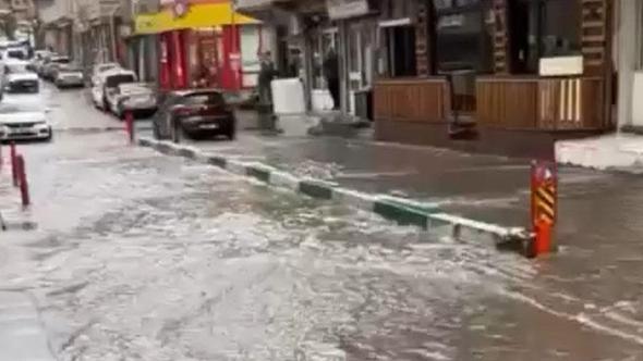 Bursa’da sağanak; yollar göle döndü
