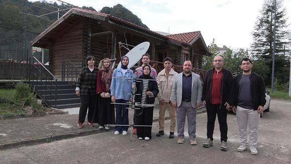 Öğrenciler, nöbetleşe çalışarak Uluslararası Uzay İstasyonu’ndan gelen görüntü sinyallerini yakaladılar