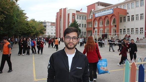 Görme engelli Abdülkadir, mezun olduğu okula öğretmen oldu