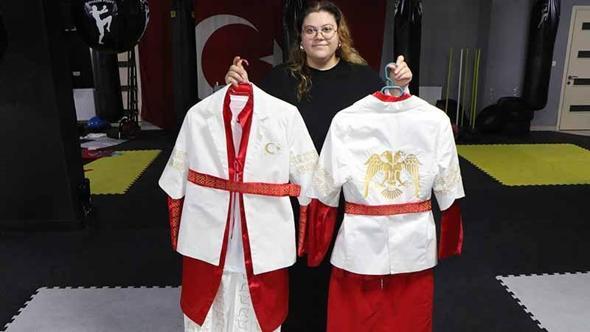 Selçuklu motifleriyle süslediği tasarımlarıyla Türk sporcuları giydirmek istiyor