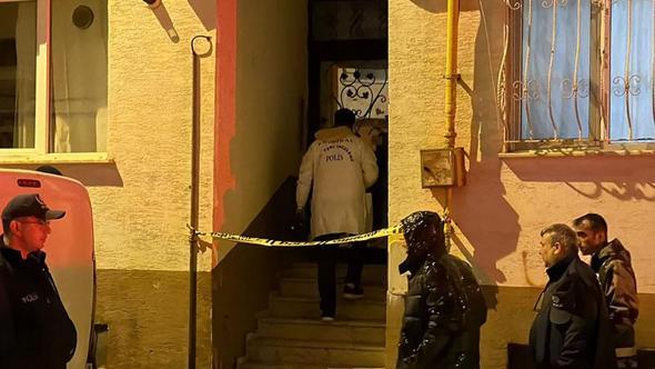 Sevgilisiyle birlikte yaşadığı evde göğsünden bıçaklanıp öldü
