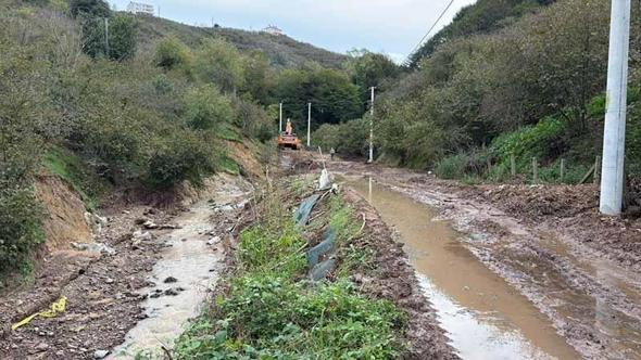 Barajın suyu taştı, mahalleyi sel bastı