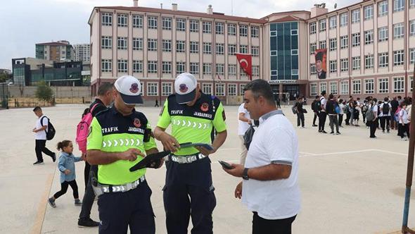 Ankara'da okul çevrelerinde denetim; 19 bin 854 kişi sorgulandı