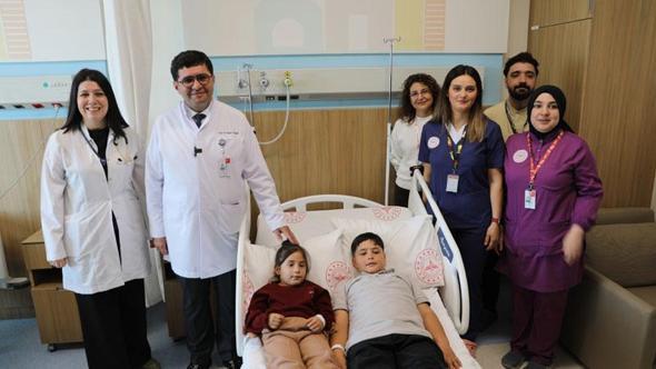 Gaziantep’te iki kardeşin kalbindeki delik aynı gün kapatıldı