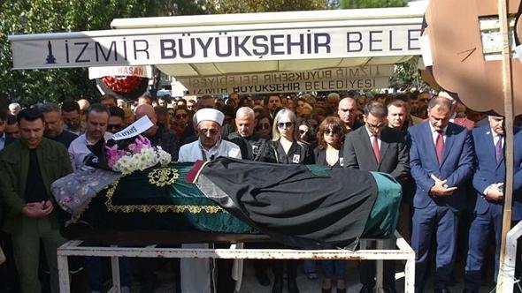 Nişanlısının öldürdüğü Özge, tabutuna konulan avukat cübbesiyle son yolculuğuna uğurlandı