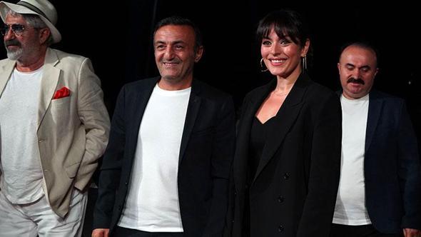 Altın Portakal'da kırmızı halı şıklığı