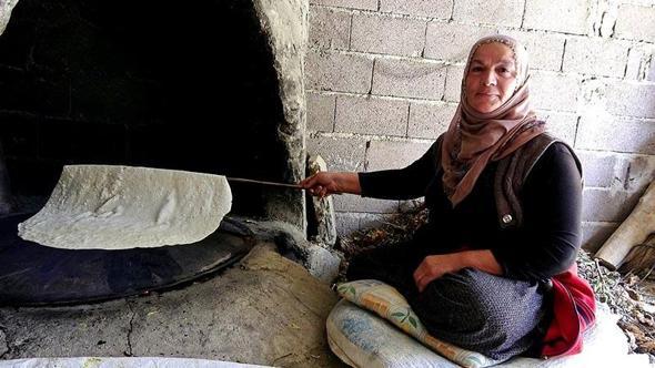 Kayseri’de imece usulü kışlık yufka ekmeği geleneği