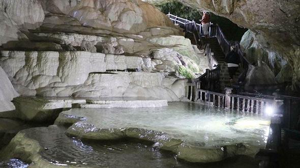 'Yer altındaki gizli Pamukkale' Kaklık Mağarası, ziyaretçi sayısında kendi rekorunu geliştirdi