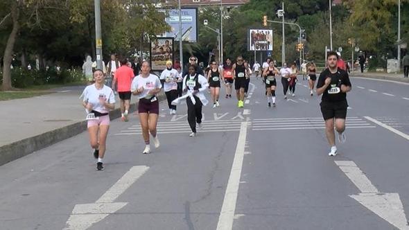 Kadıköy’deki Cumhuriyet Koşusu'nda hem koştular hem keyifli vakit geçirdiler