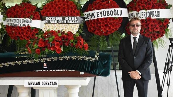 Oyuncu Engin Altan Düzyatan'ın babası son yolculuğuna uğurladı