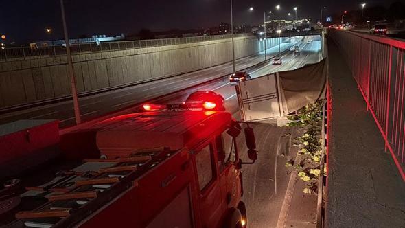 Eskişehir’de 4 ton marul yüklü kamyonet devrildi
