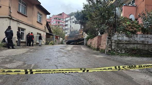 Zonguldak’ta riskli apartmanın yıkımı başladı