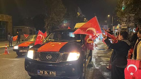 Iğdır’da araçlarla ‘Cumhuriyet konvoyu’