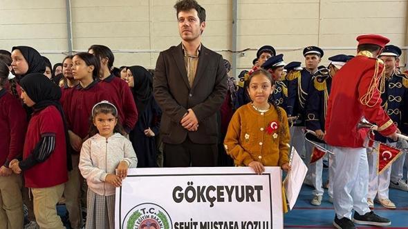 Geçen yıl tek başına kutladığı Cumhuriyet Bayramı’nı bu kez arkadaşlarıyla kutladı