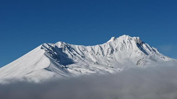 Erciyes Dağı'nın zirvesi beyaza büründü