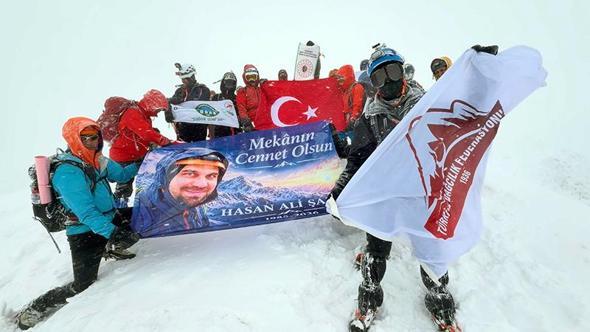 Erciyes Dağı'nda düşüp ölen rehber için anma tırmanışı