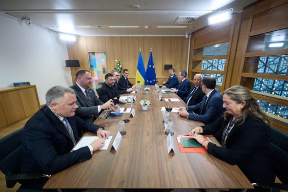 Ukrayna Devlet Başkanı Zelenskiy ile AB Konseyi Başkanı Costa, Brüksel’de bir araya geldi