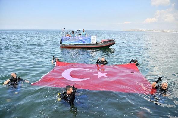 Marmara Denizi’nden toplanan atıklar farkındalık için sergilendi