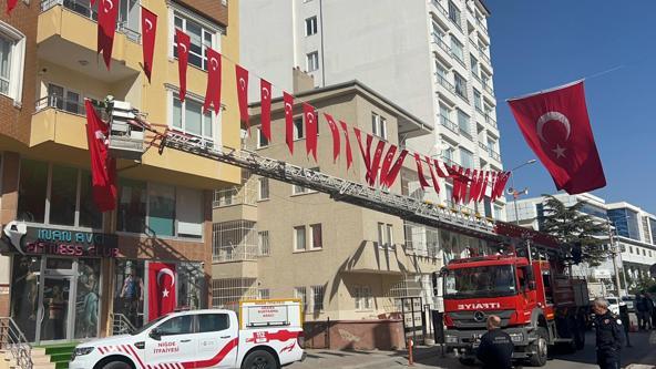 Niğdeli şehidin babaevine Türk bayrakları asıldı