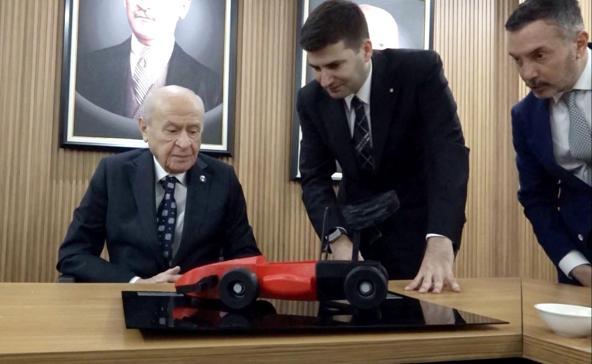 Bahçeli, Ülkü Ocaklarının yarış arabalarına Göktay ismini verdi