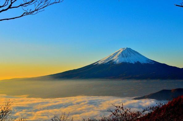 Japonyada Fuji Dağı’nda kar yağışı hala görülmedi