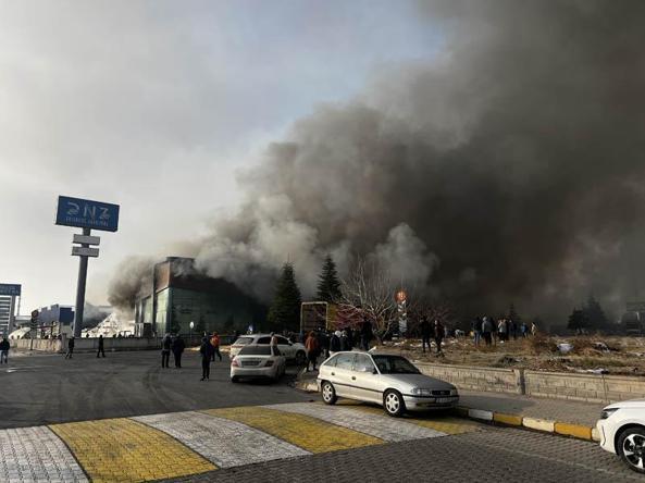 Fabrikada 3 işçinin öldüğü yangının başladığı anın kamera görüntüleri ortaya çıktı