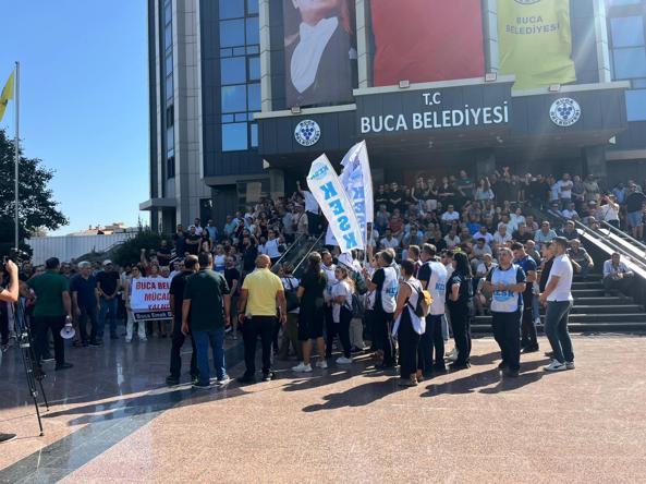 Bucada maaş alamadıkları gerekçesiyle belediye binasını işgal eden işçilerin eylemi sürüyor