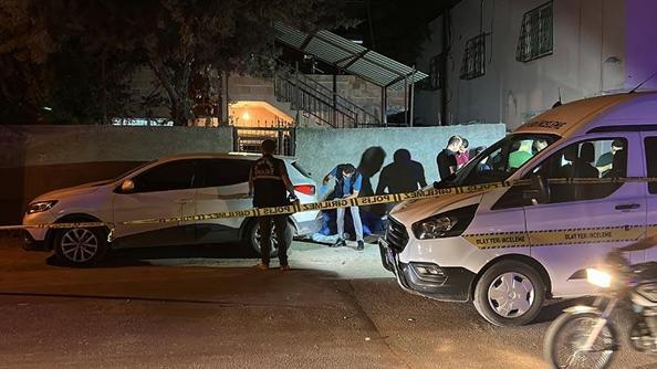 Alacak verecek kavgasında kendisini tabancayla yaralayan kardeşini bıçaklayarak öldürdü