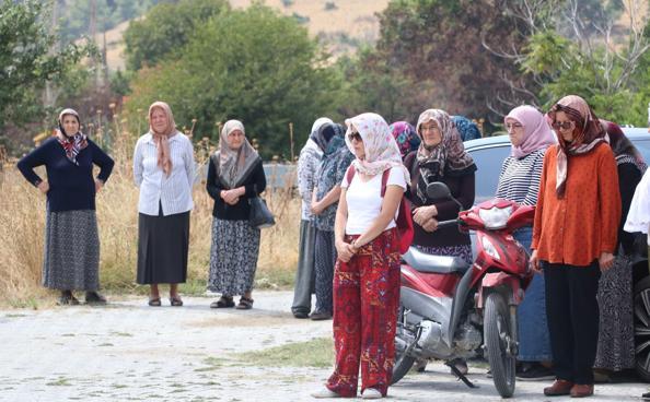 Selde ölen öğretmen çift, yan yana toprağa verildi