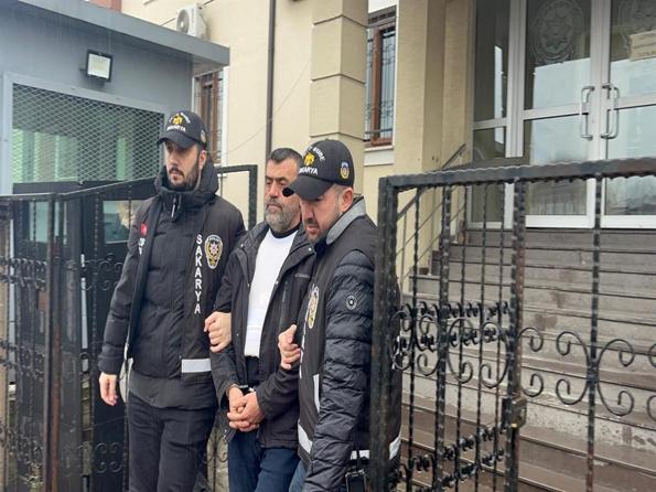 Emekli polisin, eşini ve emlakçıyı öldürdükten sonra kaçtığı anların görüntüleri ortaya çıktı