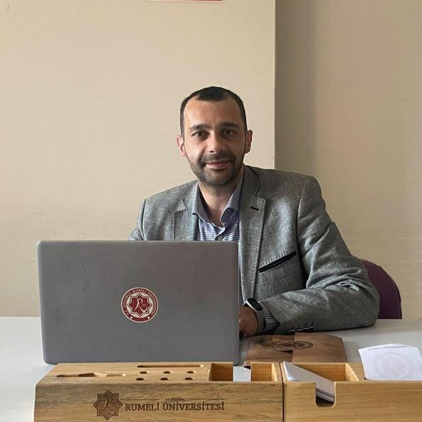 Rumeli Üniversitesi, aday öğrencilere burs imkanlarını duyurdu