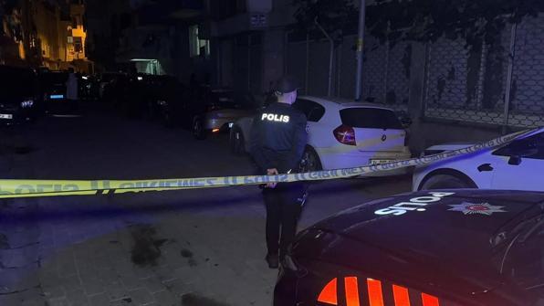 Zeytinburnunda polise ateş açan şüpheli, bacağından vurularak yakalandı