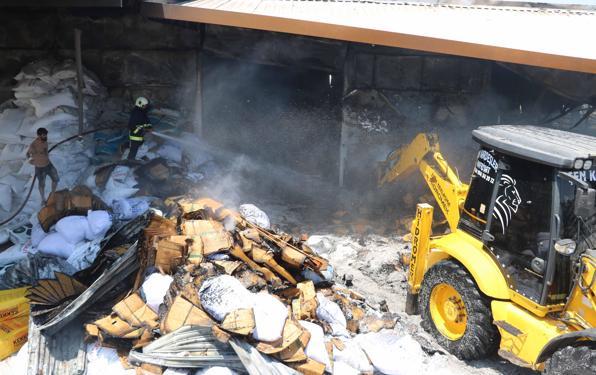 Antalyada fide üretim tesisinde yangın