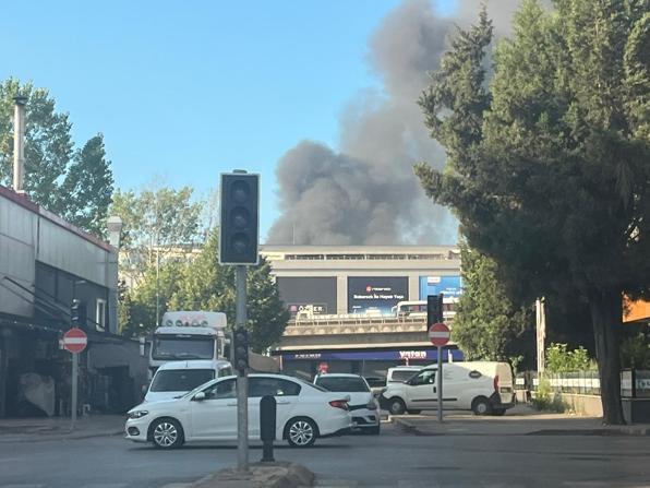 Kocaeli’de geri dönüşüm tesisinde yangın