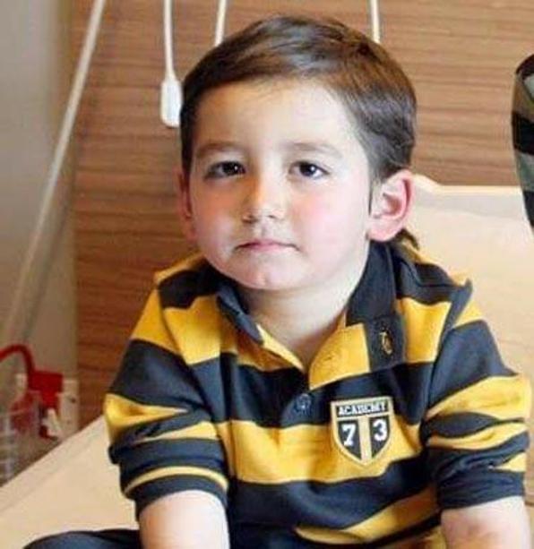 Oğlunun anısına lösemi hastası çocuklara oyuncak dağıttı