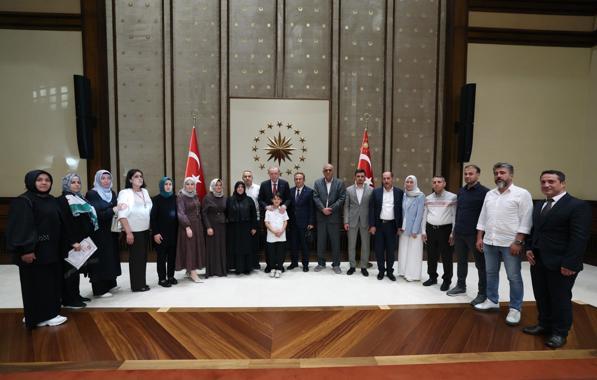 Cumhurbaşkanı Erdoğan, Kahramanmaraştaki okul saldırısında hayatını kaybeden öğrencilerin ailelerini kabul etti